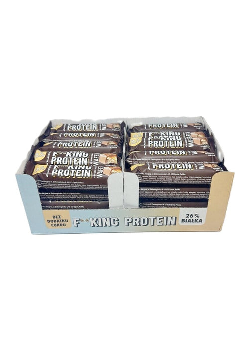 Proteinwaffel i kartong, mörk förpackning med beige etikett och texten ”PROTEIN”
