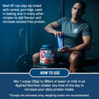 Beef-XP proteinpulverburk med blå lock, man håller burken bredvid