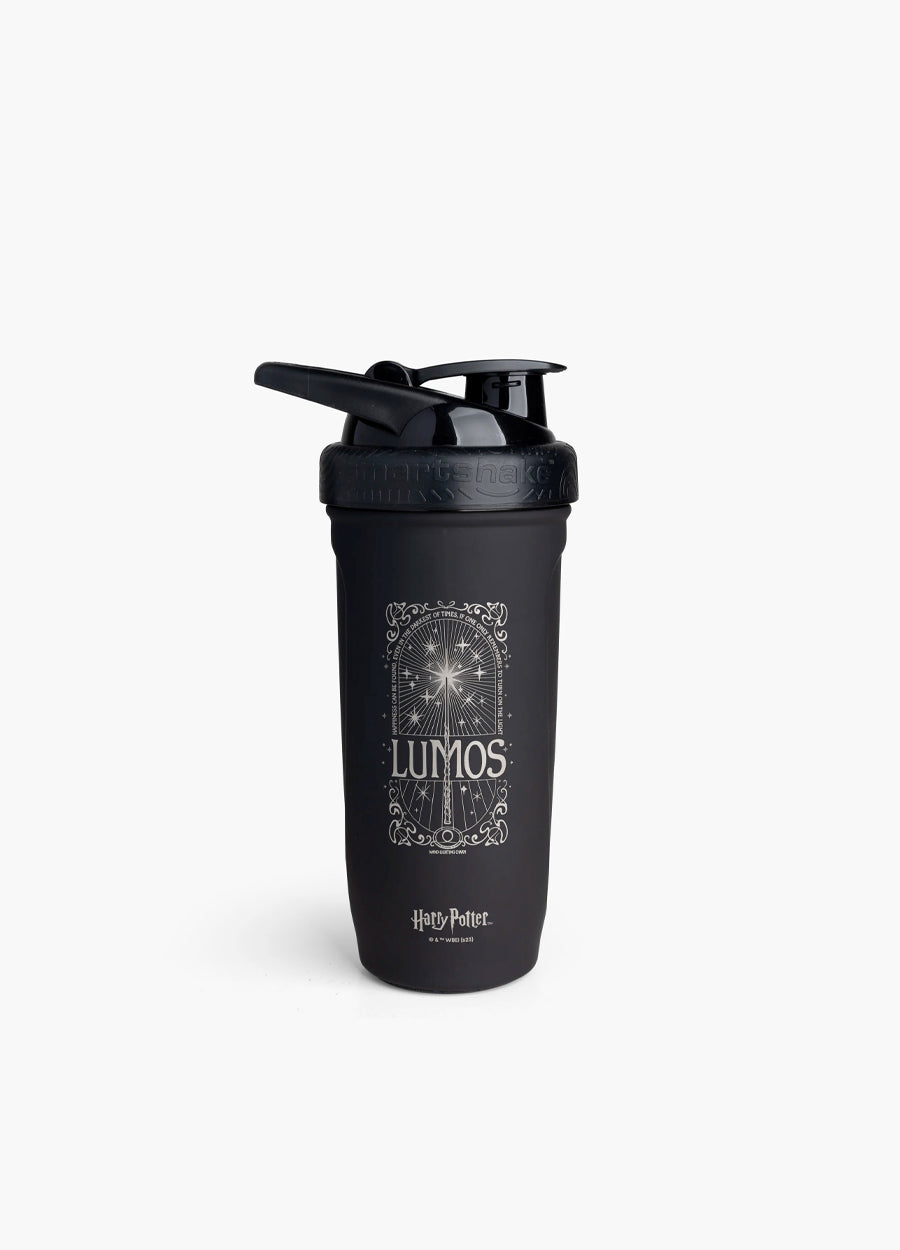 Vattenflaska (shaker) i svart med lock och texten LUMOS, 900 ml